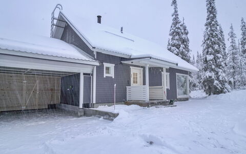Iso-Karpalo B: Gras, Huis, Verblijf, Land Lot, Huis, Landgoed, Gazon, Siding, Boerderij, Veranda