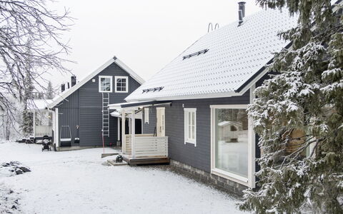 Iso-Karpalo B: Gebouw, Huis, Venster, Hout, Afdeling, Huis, Siding, Verblijf, Dak, Architectuur