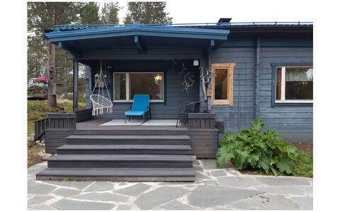 Riekkotupa: Meubilair, Stoel, Buitenmeubels, Tafel, Hout, Buitentafel, Keuken En Eettafel, Schaduw, Tuin, Paraplu