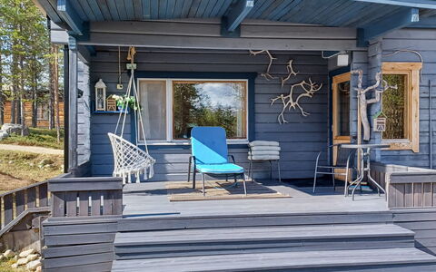 Riekkotupa: Meubilair, Stoel, Buitenmeubels, Tafel, Hout, Buitentafel, Keuken En Eettafel, Schaduw, Tuin, Paraplu