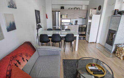 Ylälänsi 3 As 9: Meubilair, Stoel, Buitenmeubels, Tafel, Hout, Buitentafel, Keuken En Eettafel, Schaduw, Tuin, Paraplu