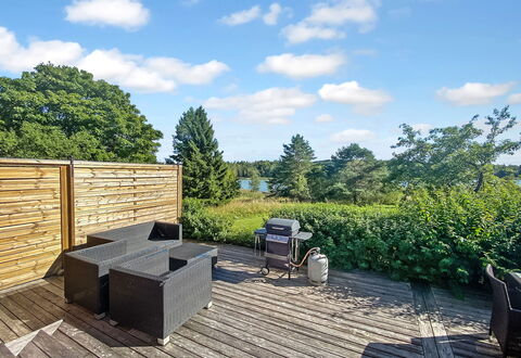 Kirsikkaranta 1: Lucht, Buitenmeubels, Hardwood, Dek, Plank, Tuin, Schaduw, Beits, Landscaping, Stoel