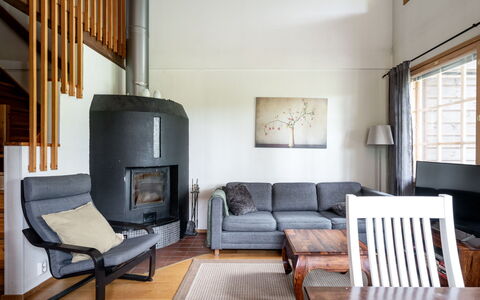 Tahkon Klubitie 2 B: Hout, Flooring, Verdieping, Meubilair, Houten Vloer, Interieur Ontwerp, Stapelbed, Kamer, Beits, Hardwood