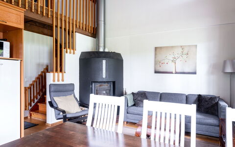 Tahkon Klubitie 2 B: Hout, Flooring, Verdieping, Meubilair, Houten Vloer, Interieur Ontwerp, Stapelbed, Kamer, Beits, Hardwood
