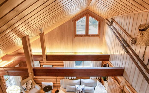 Ylläksen Tunturihonkamaja 5: Meubilair, Stoel, Buitenmeubels, Tafel, Hout, Buitentafel, Keuken En Eettafel, Schaduw, Tuin, Paraplu