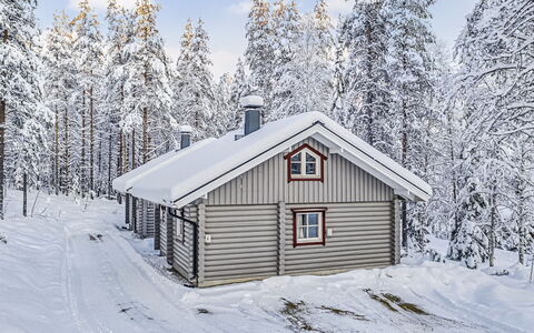 Ylläksen Tunturihonkamaja 5: Meubilair, Stoel, Buitenmeubels, Tafel, Hout, Buitentafel, Keuken En Eettafel, Schaduw, Tuin, Paraplu