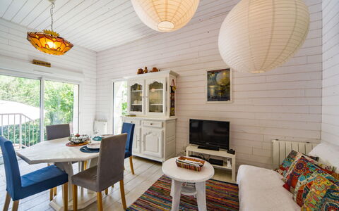La Petite Maison Blanche: Lucht, Berg, Dag, Gebouw, Fabriek, Natuurlijk Landschap, Huis, Vegetation, Hoogland, Boom