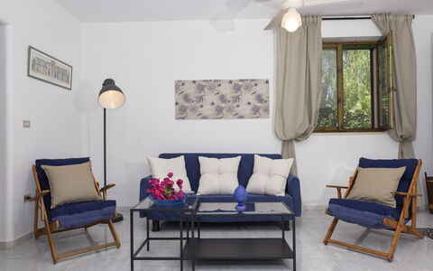 Villa Marlene: Meubilair, Gebouw, Eigendom, Venster, Fotolijst, Bankstel, Comfort, Azure, Hout, Interieur Ontwerp