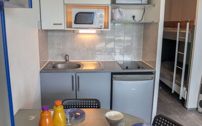 Copacabana 690.24: Cabinetry, Gootsteen, Countertop, Wastafel, Eigendom, Kraan, Keuken, Blauw, Toestel Van De Keuken, Fornuis