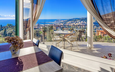 Casa Matilde - Villa Alle Cascine, Imperia: Lucht, Dag, Eigendom, Blauw, Fabriek, Gebouw, Water, Natuur, Azure, Schaduw