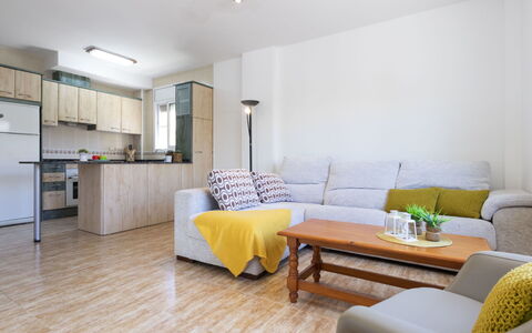Fontibre: Tafel, Eigendom, Meubilair, Gebouw, Comfort, Bankstel, Verlichting, Cabinetry, Hout, Flooring