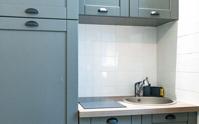 Le Studio St Vincent 197.2: Cabinetry, Eigendom, Gootsteen, Countertop, Meubilair, Wit, Wastafel, Toestel Van De Keuken, Kraan, Keuken