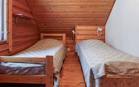 Aurinkoalppi 11A: Meubilair, Stoel, Buitenmeubels, Tafel, Hout, Buitentafel, Keuken En Eettafel, Schaduw, Tuin, Paraplu