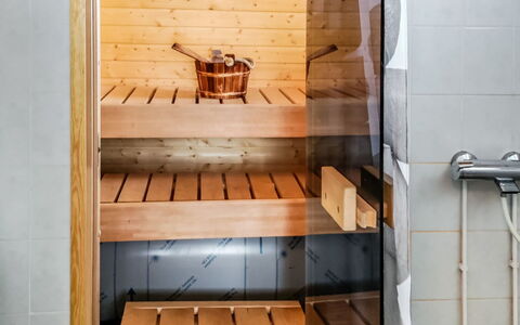 Aurinkoalppi 11A: Meubilair, Stoel, Buitenmeubels, Tafel, Hout, Buitentafel, Keuken En Eettafel, Schaduw, Tuin, Paraplu