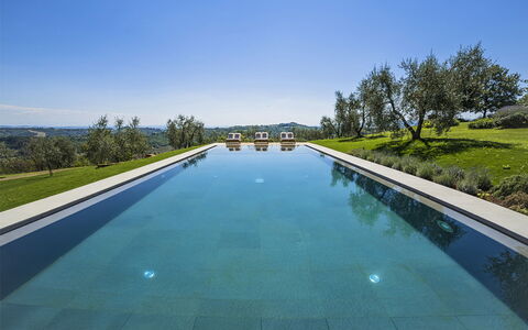 Villa Di Corazzano: Water, Fabriek, Lucht, Watervoorraden, Eigendom, Zwembad, Boom, Azure, Natuurlijk Landschap, Gebouw