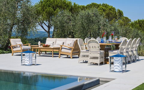 Villa Di Corazzano: Meubilair, Lucht, Water, Stoel, Zwembad, Tafel, Boom, Buitenmeubels, Fabriek, Schaduw