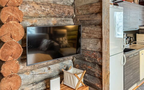 Rukalehto: Hout, Interieur Ontwerp, Flooring, Meubilair, Verdieping, Kamer, Televisie, Beits, Televisietoestel, Woonkamer