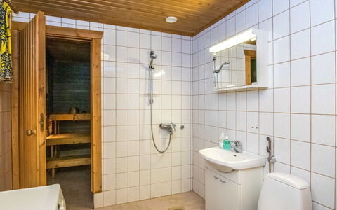 Hauki: Meubilair, Stoel, Buitenmeubels, Tafel, Hout, Buitentafel, Keuken En Eettafel, Schaduw, Tuin, Paraplu