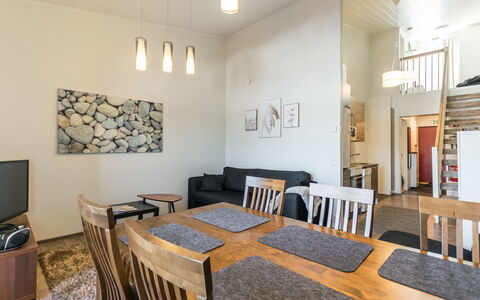 Skivillas 61 Ukkohalla (B8): Meubilair, Stoel, Buitenmeubels, Tafel, Hout, Buitentafel, Keuken En Eettafel, Schaduw, Tuin, Paraplu