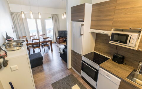 Skivillas 61 Ukkohalla (B8): Meubilair, Stoel, Buitenmeubels, Tafel, Hout, Buitentafel, Keuken En Eettafel, Schaduw, Tuin, Paraplu