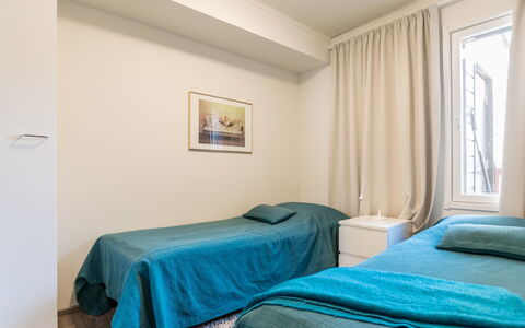 Skivillas 61 Ukkohalla (B8): Meubilair, Stoel, Buitenmeubels, Tafel, Hout, Buitentafel, Keuken En Eettafel, Schaduw, Tuin, Paraplu