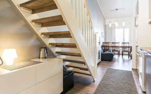 Skivillas 61 Ukkohalla (B8): Meubilair, Stoel, Buitenmeubels, Tafel, Hout, Buitentafel, Keuken En Eettafel, Schaduw, Tuin, Paraplu