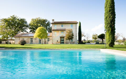 Villa Papiano: Water, Lucht, Fabriek, Eigendom, Gebouw, Boom, Natuur, Azure, Natuurlijk Landschap, Zwembad