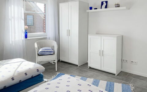 Rose: Meubilair, Blauw, Azure, Comfort, Deur, Flooring, Gebouw, Verdieping, Bed Frame