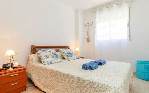 Trebol i: Family Car, Appartement, Luxevoertuig, Mid-Size Car, Parking, Sedan, Compacte Auto, Stadsauto
