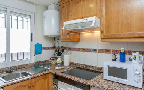 Trebol i: Family Car, Appartement, Luxevoertuig, Mid-Size Car, Parking, Sedan, Compacte Auto, Stadsauto