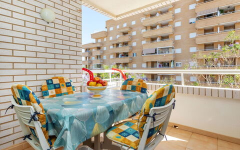Trebol i: Family Car, Appartement, Luxevoertuig, Mid-Size Car, Parking, Sedan, Compacte Auto, Stadsauto