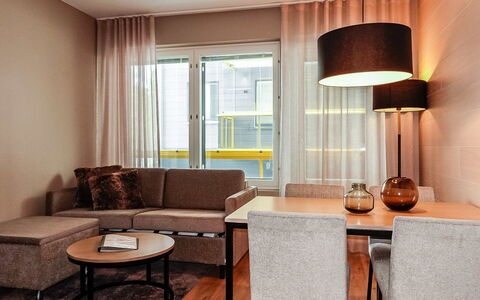 Levin Kunkku B5: Meubilair, Interieur Ontwerp, Flooring, Verdieping, Muur, Hout, Lichte Inrichting, Kamer, Verlichting, Plafond