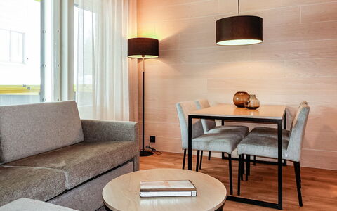 Levin Kunkku B5: Meubilair, Interieur Ontwerp, Flooring, Verdieping, Muur, Hout, Verlichting, Kamer, Huis, Bruin