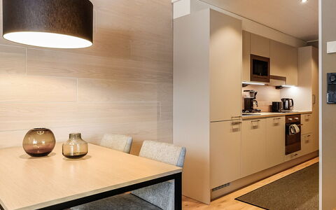Levin Kunkku B5: Meubilair, Interieur Ontwerp, Flooring, Verdieping, Muur, Lichte Inrichting, Hout, Plafond, Verlichting, Kamer