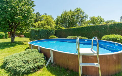 Sudoměřice: Blauw, Tuin, Vrije Tijd, Schaduw, Gazon, Landscaping, Zwembad, Backyard, Werf, Park