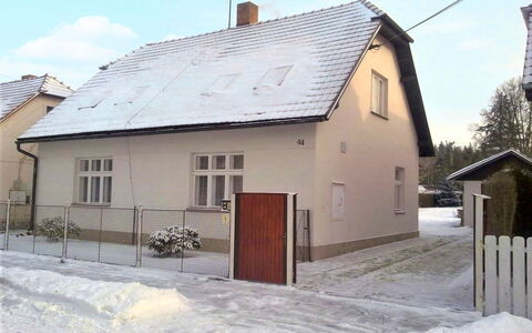 Sudoměřice: Lucht, Eigendom, Gebouw, Venster, Sneeuw, Huis, Hout, Wolk, Deur, Woongebied