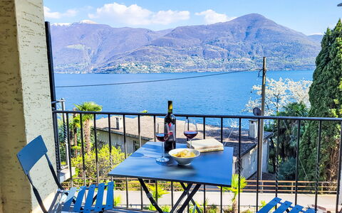 Brissago 724: Meubilair, Buitenmeubels, Stoel, Kust En Oceanic Landvormen, Balkon, Buitentafel, Zee, Bergketen, Kust, Schaduw