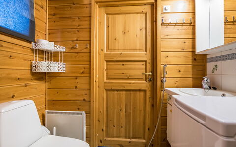 Lehtotuvat e: Meubilair, Stoel, Buitenmeubels, Tafel, Hout, Buitentafel, Keuken En Eettafel, Schaduw, Tuin, Paraplu