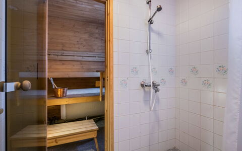 Lehtotuvat e: Meubilair, Stoel, Buitenmeubels, Tafel, Hout, Buitentafel, Keuken En Eettafel, Schaduw, Tuin, Paraplu