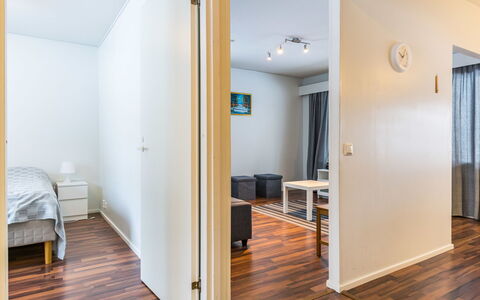 Kotipaljakka A1: Meubilair, Stoel, Buitenmeubels, Tafel, Hout, Buitentafel, Keuken En Eettafel, Schaduw, Tuin, Paraplu
