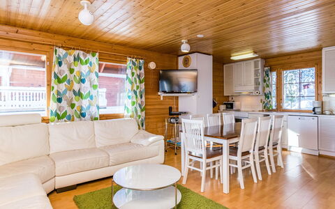 Alppikylä 3A: Meubilair, Stoel, Buitenmeubels, Tafel, Hout, Buitentafel, Keuken En Eettafel, Schaduw, Tuin, Paraplu