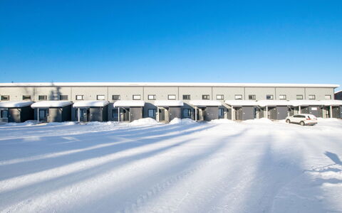 Skivillas 78 Ukkohalla (1): Meubilair, Stoel, Buitenmeubels, Tafel, Hout, Buitentafel, Keuken En Eettafel, Schaduw, Tuin, Paraplu