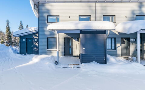 Skivillas 78 Ukkohalla (1): Meubilair, Stoel, Buitenmeubels, Tafel, Hout, Buitentafel, Keuken En Eettafel, Schaduw, Tuin, Paraplu
