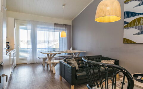 Skivillas 78 Ukkohalla (1): Meubilair, Stoel, Buitenmeubels, Tafel, Hout, Buitentafel, Keuken En Eettafel, Schaduw, Tuin, Paraplu