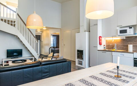 Skivillas 78 Ukkohalla (1): Meubilair, Stoel, Buitenmeubels, Tafel, Hout, Buitentafel, Keuken En Eettafel, Schaduw, Tuin, Paraplu