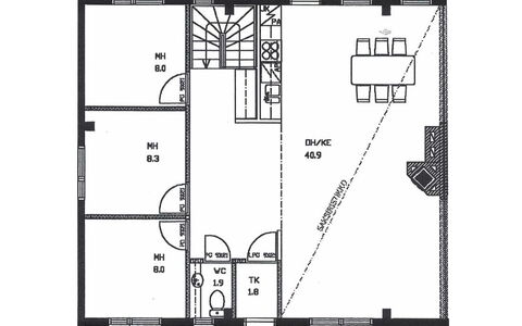 Karhunpesä a: Meubilair, Stoel, Buitenmeubels, Tafel, Hout, Buitentafel, Keuken En Eettafel, Schaduw, Tuin, Paraplu