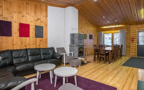 Karhunpesä B: Meubilair, Stoel, Buitenmeubels, Tafel, Hout, Buitentafel, Keuken En Eettafel, Schaduw, Tuin, Paraplu