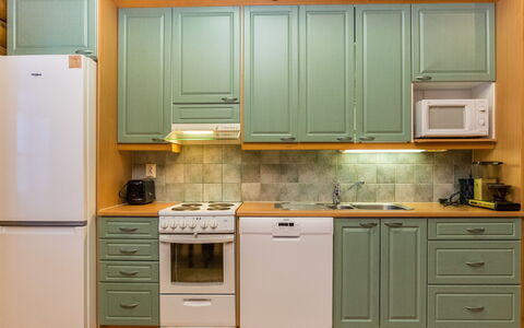 Karhunpesä C: Meubilair, Stoel, Buitenmeubels, Tafel, Hout, Buitentafel, Keuken En Eettafel, Schaduw, Tuin, Paraplu