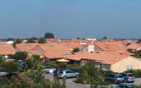 Saint Cyprien 770: Lucht, Fabriek, Eigendom, Auto, Voertuig, Venster, Gebouw, Boom, Vegetation, Buurt