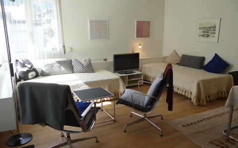 Sunnmatt Süd Wohnung 245: Meubilair, Interieur Ontwerp, Flooring, Verdieping, Bankstel, Hout, Kamer, Woonkamer, Verlichting, Tafel